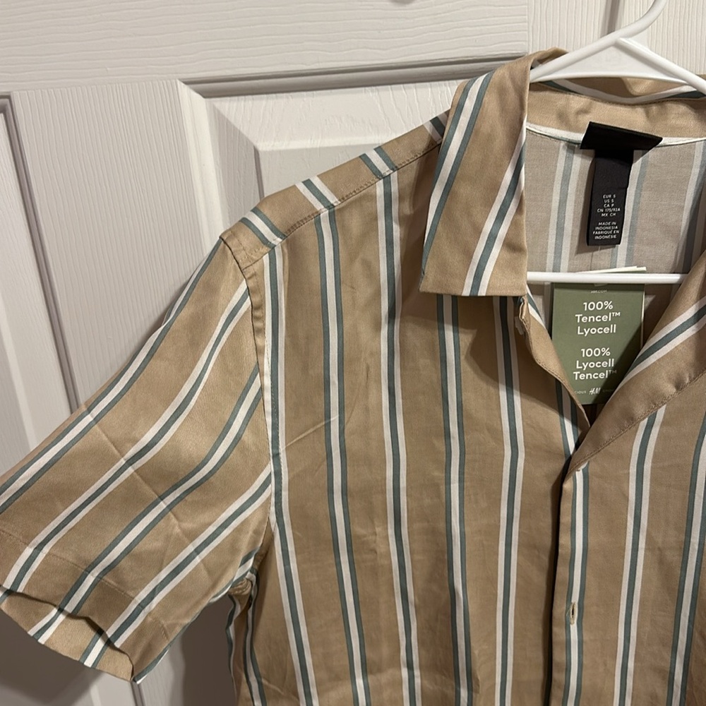 H&M collared button down - Picture 2 of 6